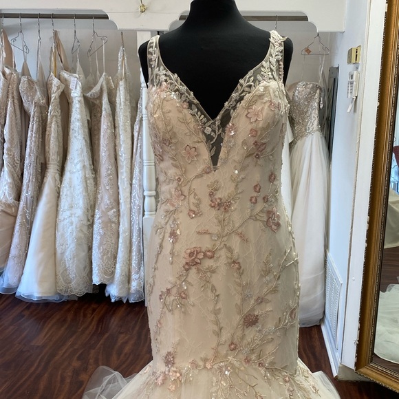 Wedding gown by Sottero and Midgley - Picture 1 of 11